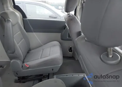 2008 Chrysler Town & Country Touring z USA, uszkodzony, nr VIN 2A8HR54P88R657572